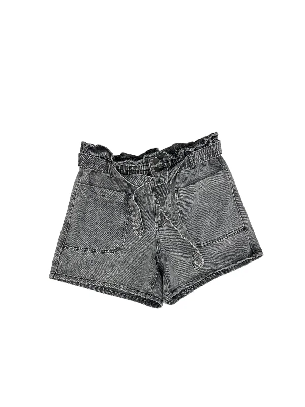 women's short shortsBlack Denim Shorts Clothes Mentor, Size 28