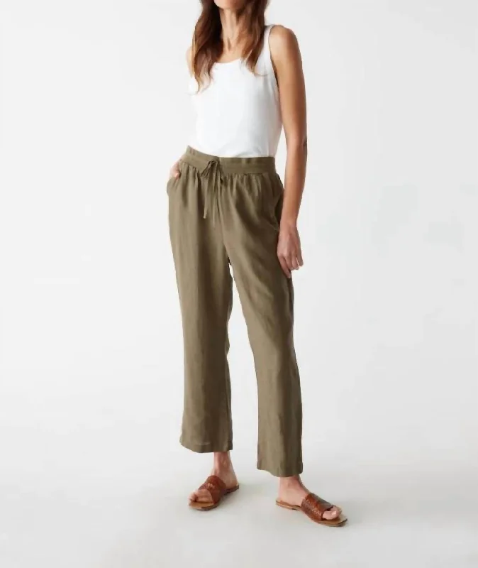 women's classic pantsaNolan Pull On Pants In Camo