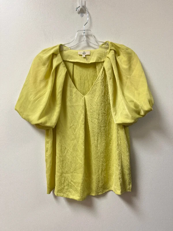 women's tops for those who want to create stylish and put-together outfits without spending a fortuneTop Short Sleeve By Entro In Yellow, Size: S