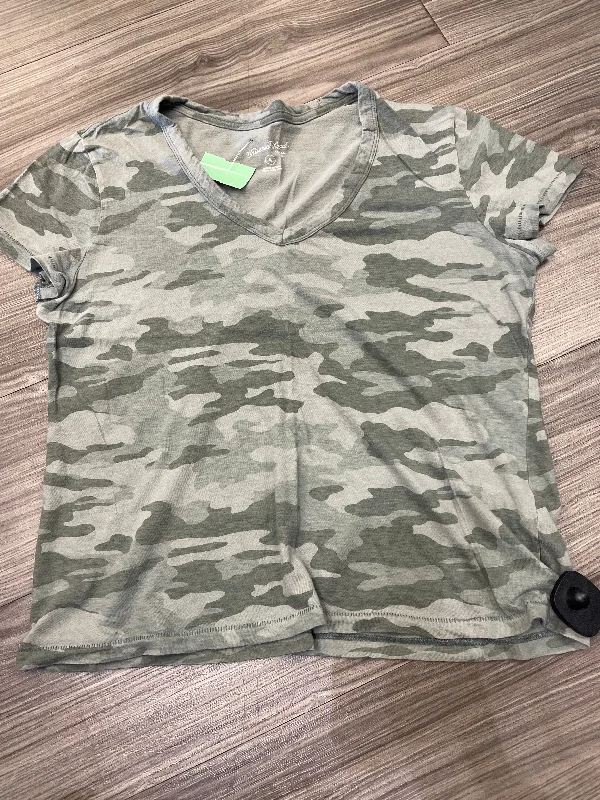 women's tops for relaxed weekendsTop Short Sleeve By Universal Thread In Camouflage Print, Size: M